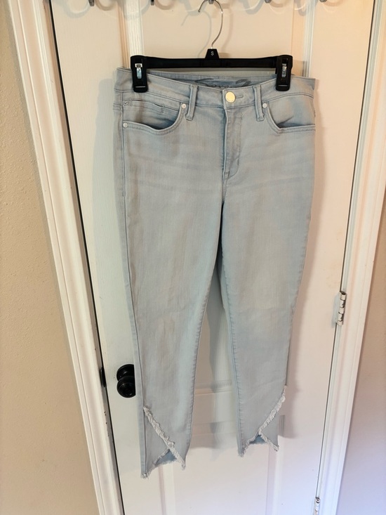 Seven7 Denim - Seven7 Women's Size 10 Light Wash Denim Frayed V Hem Distressed Ankle Jeans
